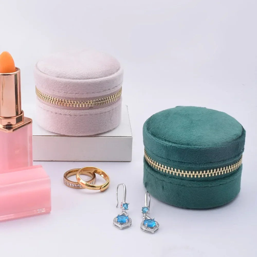 Boîte à bijoux de poche ronde en velours